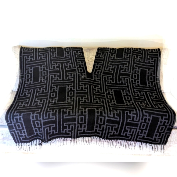 Reversible Poncho Shawl Cardigan Blanket Scarf Geometric Black Grey NWOT - Picture 1 of 7